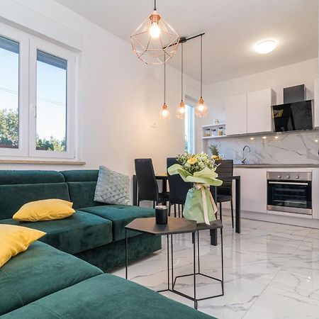 Three Waves Apartment New พูลา ภายนอก รูปภาพ