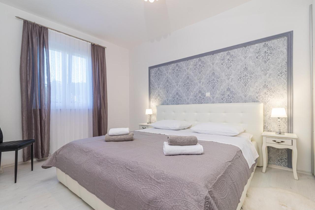 Three Waves Apartment New พูลา ภายนอก รูปภาพ