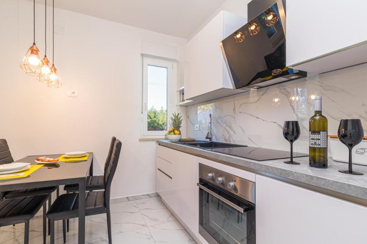 Three Waves Apartment New พูลา ภายนอก รูปภาพ