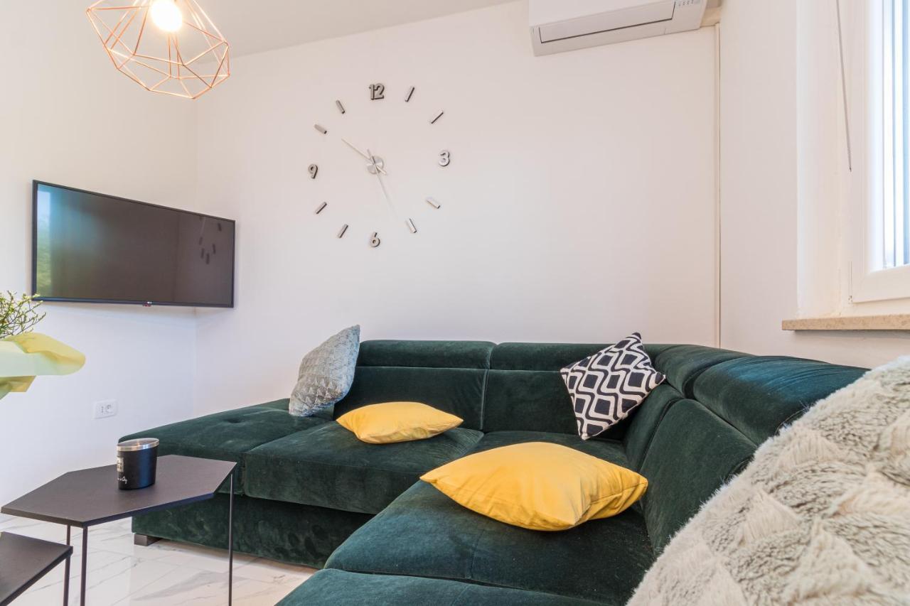 Three Waves Apartment New พูลา ภายนอก รูปภาพ